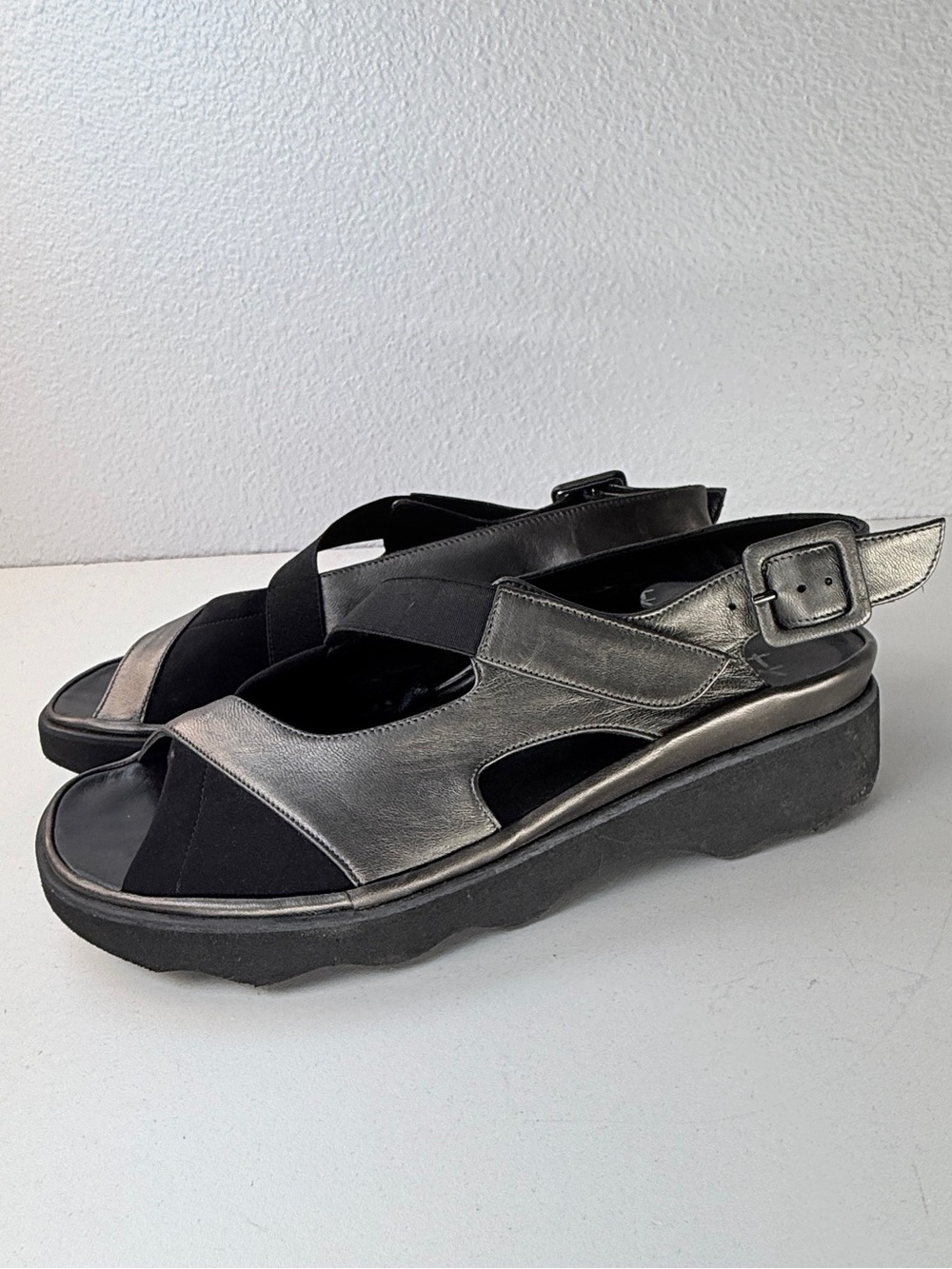 Thierry Rabotin Metallic Pewter Platform Comfort Sandals EU 38 womens size 8